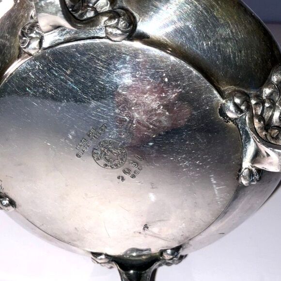 Absolutely stunning vintage small ornate silverplated tea pot; Meriden Silver Co - Picture 6 of 7